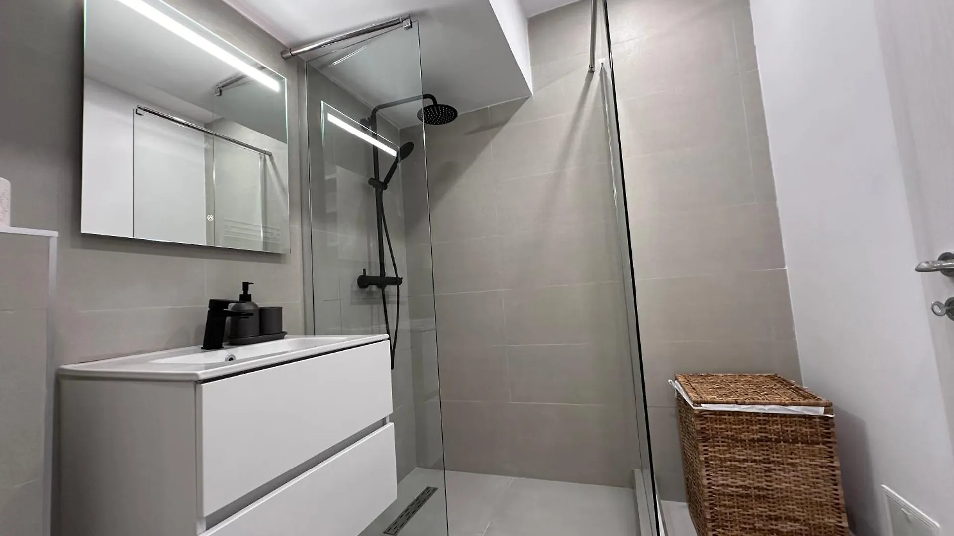 Mystic Meadow 142, Free Parking And Panoramic View Apartment Bucharest